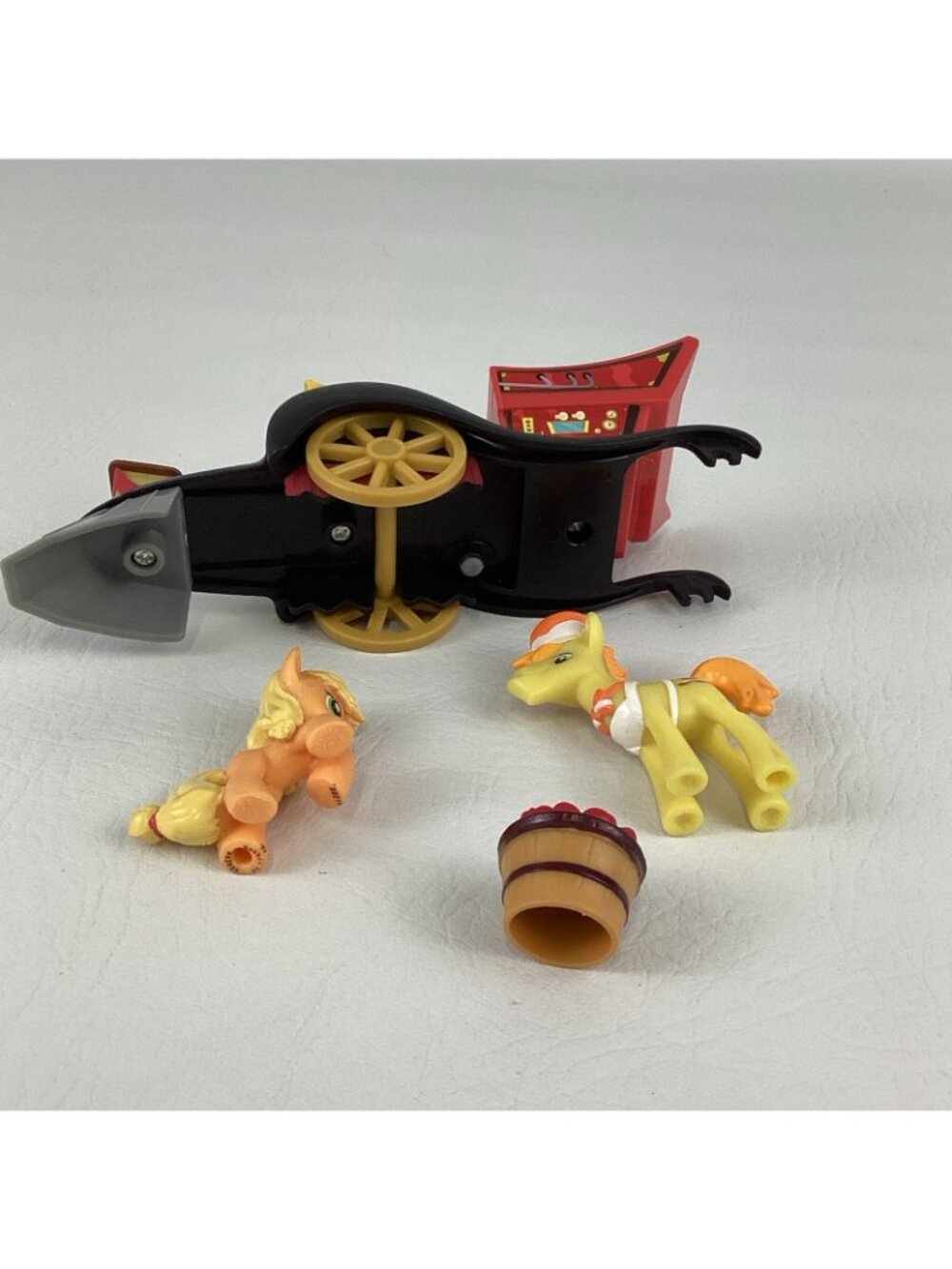 My Little Pony Super Speedy Squeezy 6000 Vehicle Sweet Apple Acres Applejack Toy - Picture 8 of 9